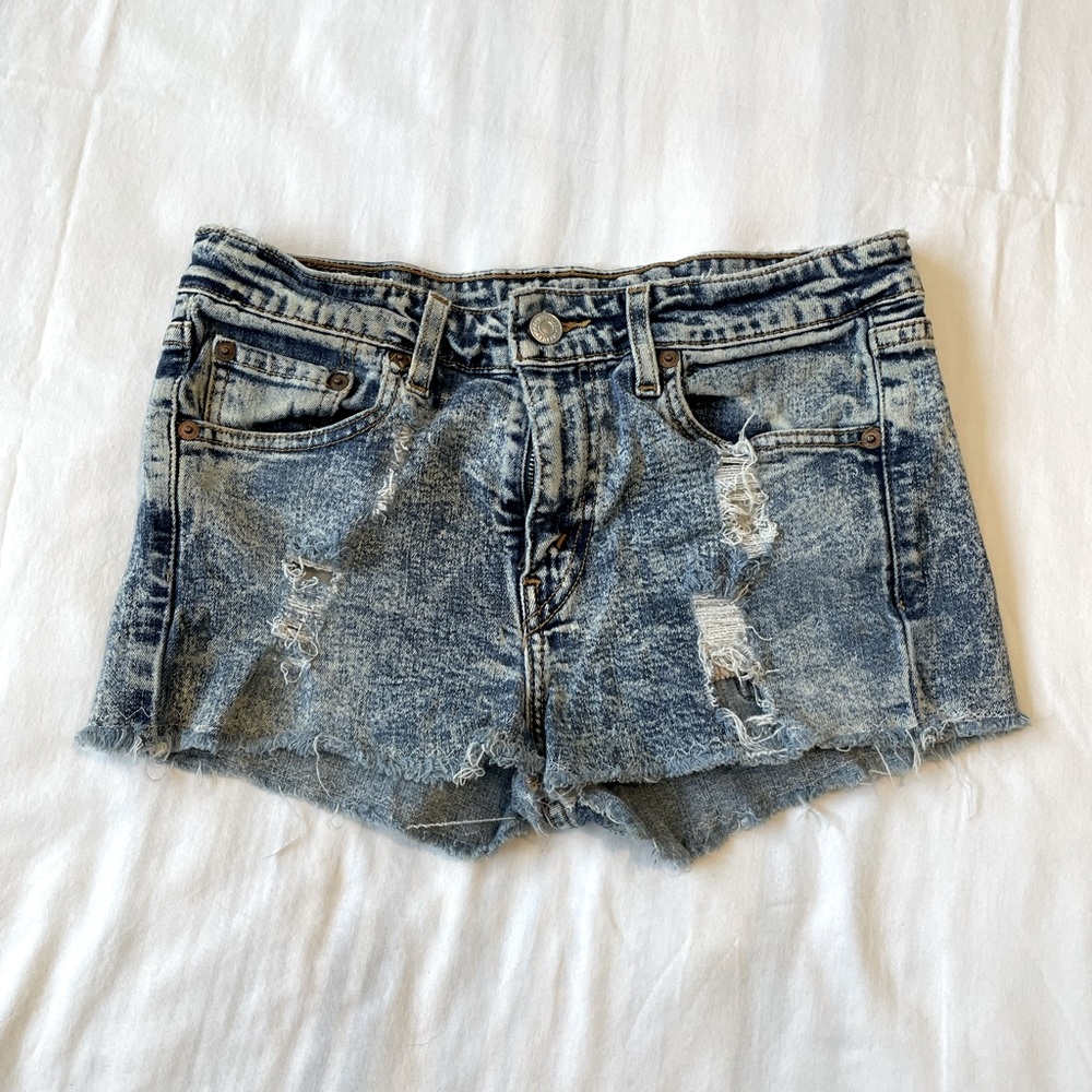 Women’s Distressed Vintage Levi Shorts